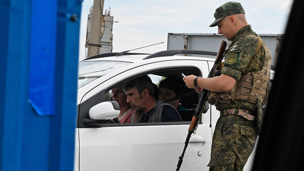 Проверка документов на контрольно-пропускном пункте