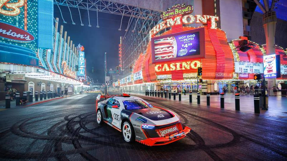 Американский гонщик Кен Блок представил «Электрихану» — зрелищную гонку по Лас-Вегасу на электромобиле Audi S1 e-tron quattro Hoonitron