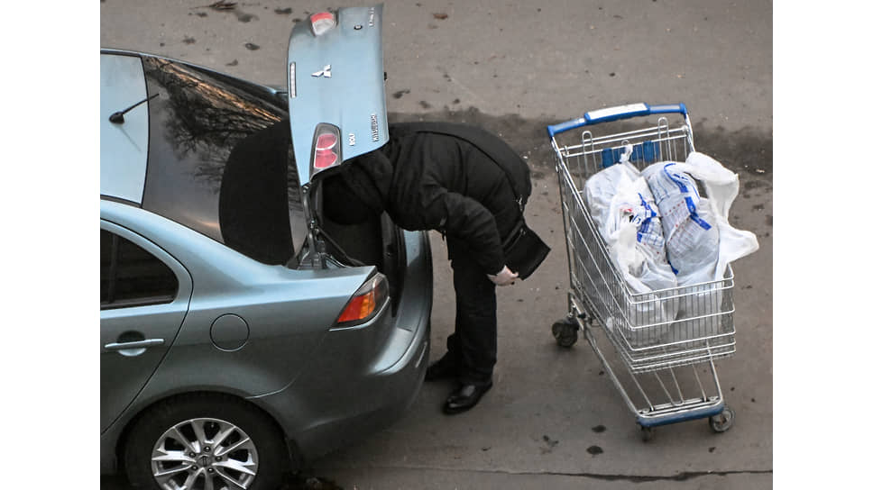 Автомобиль на одной из парковок столицы