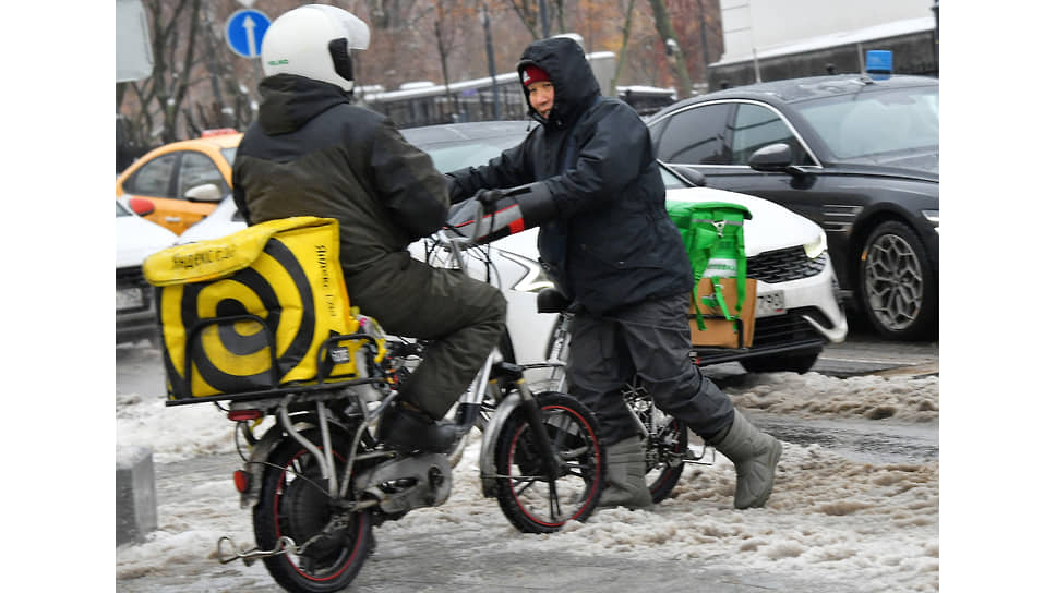 Курьеры служб доставки еды на велосипедах