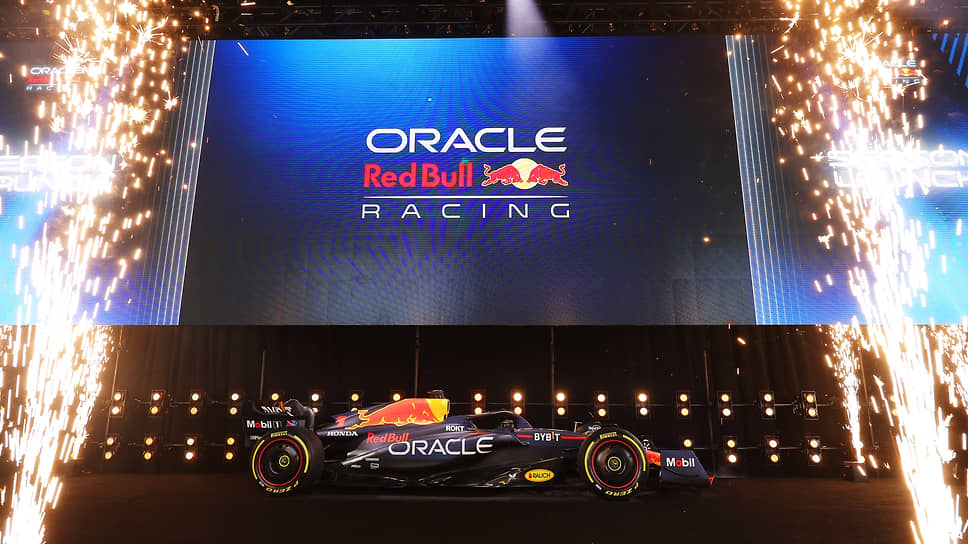 Действующие чемпионы из Oracle Red Bull Racing ливрею машины Red Bull Racing RB19 не поменяли, состав пилотов — двукратный чемпион Формулы 1 голландец Макс Ферстаппен и мексиканец Серхио Перес — сохранили неизменным. Зато коллектив объявил, что с 2026 года с командой в Формулу 1 вернется Ford