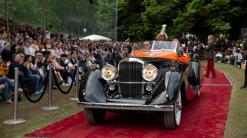 Лучшим автомобилем Concorso d’Eleganza Villa d’Este в этом году стал спидстер Duesenberg SJ 1935 года выпуска в кузове от ателье Gurney Nutting, который также стал победителем в категории «C». Владельцу автомобиля, американцу Уильяму Лайону был вручен кубок Trofeo BMW Group, а также уникальная модель хронографа из белого золота от многолетнего партнера конкурса, часовой фирмы A. Lange und Sohne, созданная специально для победителя этого автомобильного конкурса красоты