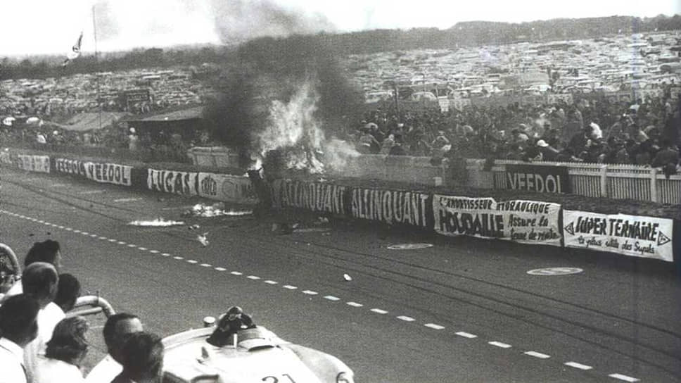 11 июня 1955 года конце 35-го круга Mercedes-Benz 300 SLR под управлением французского гонщика Пьера Левега, взмыл над трассой и полетел прямо на трибуны со зрителями. В результате взрыва топливного бака возник пожар. Гонку не останавливали, чтобы предотвратить панику среди почти четверти миллиона зрителей. Авария унесла 83 жизни, более 100 человек были ранены. После этой трагедии заводская команда Mercedes-Benz не участвовала в Ле-Мане до 1987 года