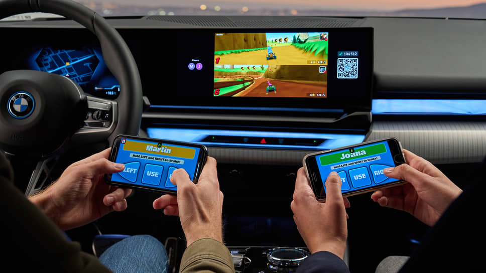 Компания BMW представила новый BMW 5 серии с игровой платформой AirConsole, позволяющей водителю и пассажирам играть в видеоигры, когда автомобиль стоит, чтобы скоротать время, например, в ожидании зарядки автомобиля