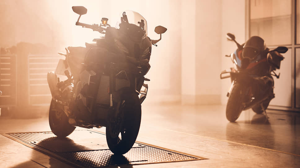 Подразделение BMW Motorrad представило прототип спортивного мотоцикла для дальних дистанций M 1000 XR