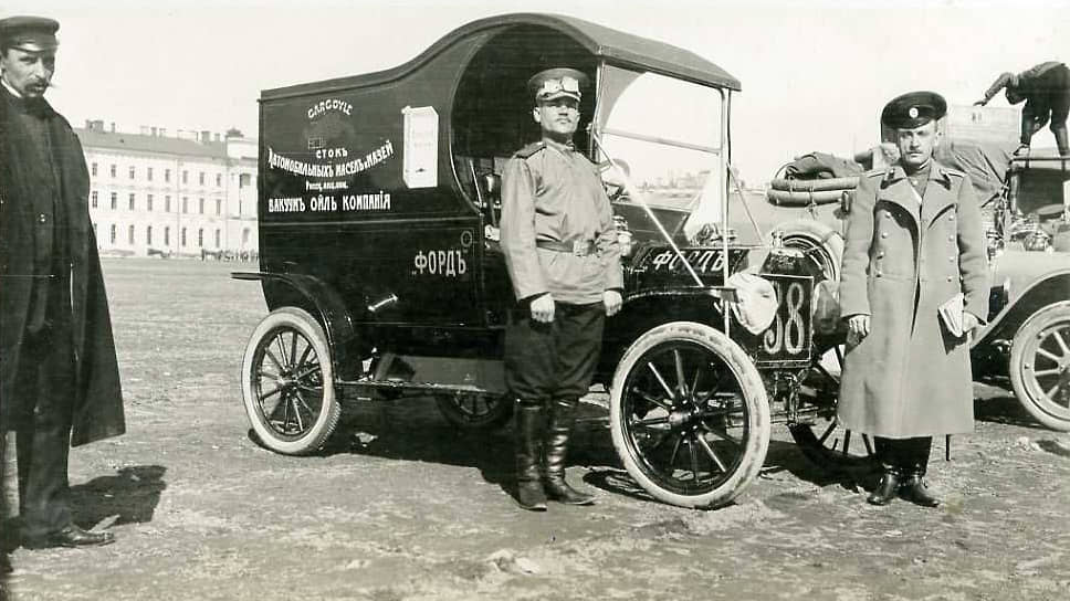 Интерес к продукции Генри Форда проявляли и в Русской Императорской армии. Летом 1912 года на пробеге легковых автомобилей Военного ведомства можно было увидеть даже небольшой фургон на базе Ford Model T