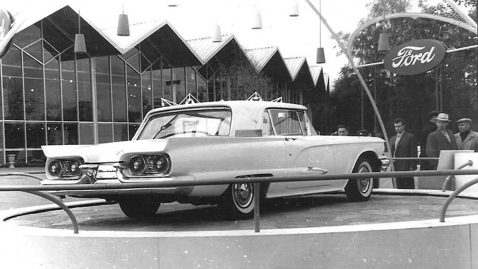 Новой серьезной встречей советского человека с продукцией компании Ford можно считать американскую выставку в московском парке Сокольники, прошедшую в 1959 году. На фото: Ford Thunderbird