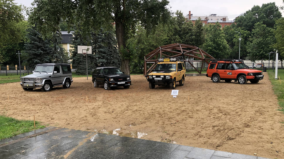 В ряду классических внедорожнков — Mercedes-Benz 230GE, GMC Typhoon, Land Rover Discovery 200 Tdi и Land Rover Discovery G4 Challenge