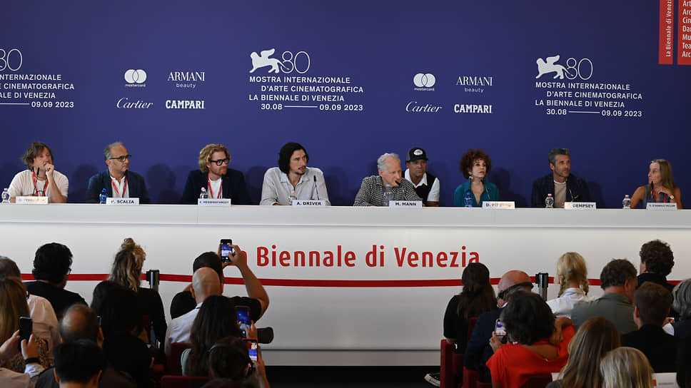 Представители съемочной группы фильма «Феррари» на пресс-конференции в Венеции