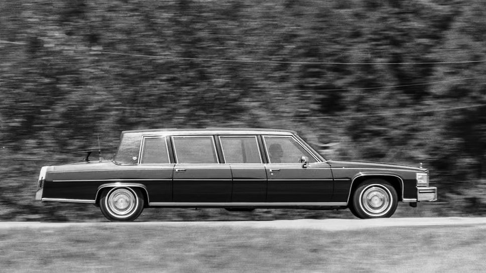 Бронированный лимузин Рональда Рейгана, изготовленный на базе Cadillac Brougham фирмой O&#39;Gara Hess &amp; Eisenhardt Armoring Company. Для автомобиля такого назначения довольно необычна большая площадь остекления, к слову, толщина бронестекла составляет 60 мм