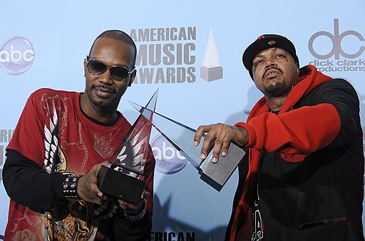 23.11.2008 в Лос-Анджелесе состоялось вручение музыкальных премий American Music Awards. Крис Браун (Chris Brown) получил три награды, включая главную – &quot;Музыкант года&quot;. Рианна (Rihanna), Канье Уэст (Kanye West) и Алишия Киз (Alicia Keys) получили по две награды. Juicy J and DJ Paul of Three 6 Mafia