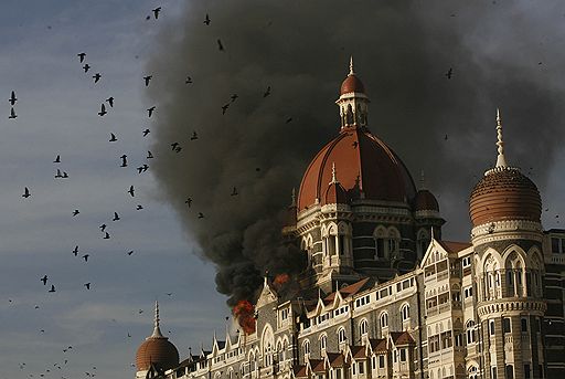 27.11.2008 Террористы  в
Мумбаи (Индия) атаковали мирных жителей. Нападениям подверглись железнодорожный вокзал, центральные городские больницы, а также элитные отели Taj Mahal, Oberoi, Traident, которые были впоследствии захвачены