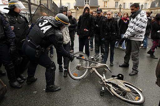 18.12.2008 Во Франции более 150 тыс. школьников приняли участие в манифестациях против реформы средней школы