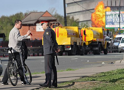 10.05.2009 В Москве в ночь на 10 мая произошел крупнейший за последние десятилетия пожар. Причиной стал взрыв газопровода высокого давления &quot;Мосгаза&quot;. Тушение огня продолжалось более 15 часов. От взрыва пострадали пять человек