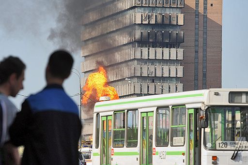 10.05.2009 В Москве в ночь на 10 мая произошел крупнейший за последние десятилетия пожар. Причиной стал взрыв газопровода высокого давления &quot;Мосгаза&quot;. Тушение огня продолжалось более 15 часов. От взрыва пострадали пять человек