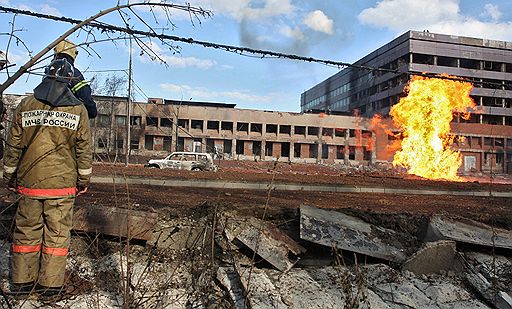 10.05.2009 В Москве в ночь на 10 мая произошел крупнейший за последние десятилетия пожар. Причиной стал взрыв газопровода высокого давления &quot;Мосгаза&quot;. Тушение огня продолжалось более 15 часов. От взрыва пострадали пять человек