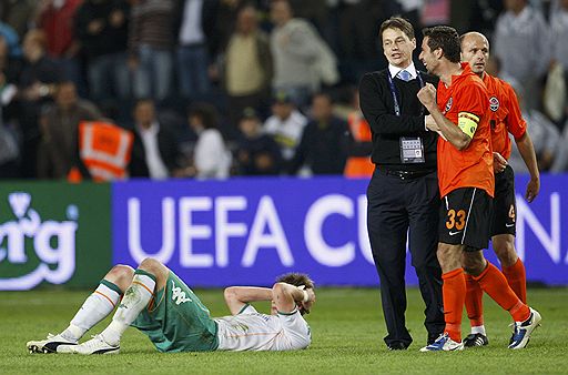 20.05.2009 В финальной встрече за кубок UEFA команда донецкого &quot;Шахтера&quot; обыграла немецкий &quot;Вердер&quot; со счетом 2:1. Себастьян Бониш из &quot;Вердера&quot; (слева)