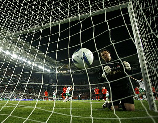20.05.2009 В финальной встрече за кубок UEFA команда донецкого &quot;Шахтера&quot; обыграла немецкий &quot;Вердер&quot; со счетом 2:1. Мяч Налдо пробил заслон из рук вратаря Андрея Пятова