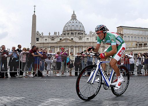 31.05.2009 В Риме завершилась юбилейная многодневная велогонка Giro d`Italia. Победителем стал россиянин Денис Меньшов из голландской команды Rabobank