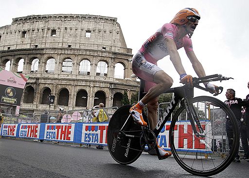 31.05.2009 В Риме завершилась юбилейная многодневная велогонка Giro d`Italia. Победителем стал россиянин Денис Меньшов из голландской команды Rabobank