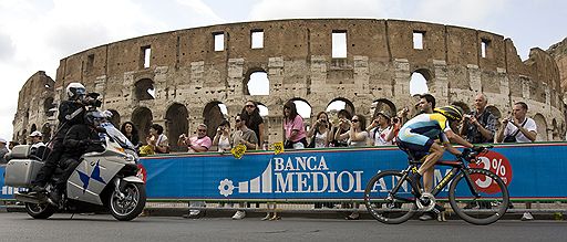 31.05.2009 В Риме завершилась юбилейная многодневная велогонка Giro d`Italia. Победителем стал россиянин Денис Меньшов из голландской команды Rabobank