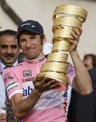 31.05.2009 В Риме завершилась юбилейная многодневная велогонка Giro d`Italia. Победителем стал россиянин Денис Меньшов из голландской команды Rabobank