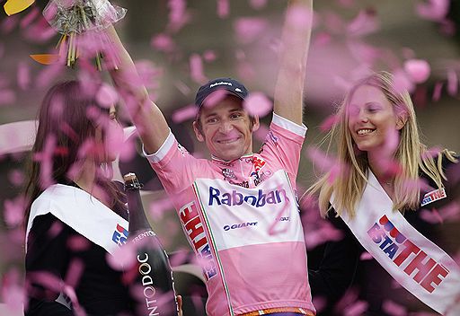 31.05.2009 В Риме завершилась юбилейная многодневная велогонка Giro d`Italia. Победителем стал россиянин Денис Меньшов из голландской команды Rabobank