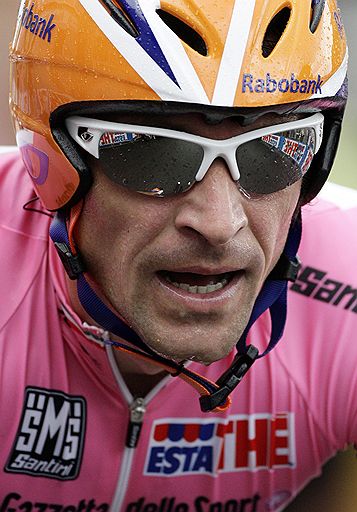 31.05.2009 В Риме завершилась юбилейная многодневная велогонка Giro d`Italia. Победителем стал россиянин Денис Меньшов из голландской команды Rabobank