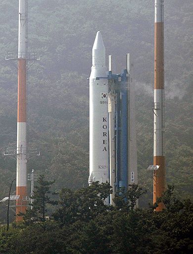 19.08.2009 В Южной Корее из-за технического сбоя был отложен старт первой ракеты отечественного производства с научным спутником на борту