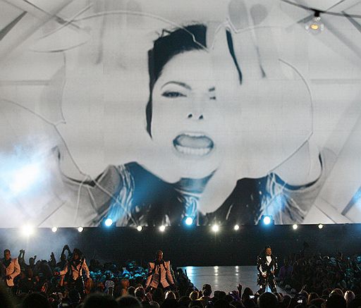 13.09.2009 В Нью-Йорке состоялась церемония вручения наград MTV Video Music Awards 2009, посвященная памяти короля поп-музыки Майкла Джексона