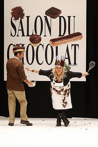 13.10.2009 В Париже прошел 15-й Salon du Chocolat. На шоколадной ярмарке были показаны платья, сделанные из шоколада