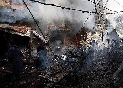 28.10.2009 В городе Пешавар на рынке произошел мощный взрыв, в результате которого полностью обрушилось одно из находящихся рядом зданий. По последним данным, число жертв достигло 105 человек. Среди погибших 13 детей и 30 женщин