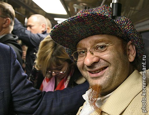 20.11.2009 Вечером в Москве скончался известный теле- и радиоведущий, шоумен Роман Трахтенберг. Ему стало плохо во время прямого эфира на радиостанции &quot;Маяк&quot;