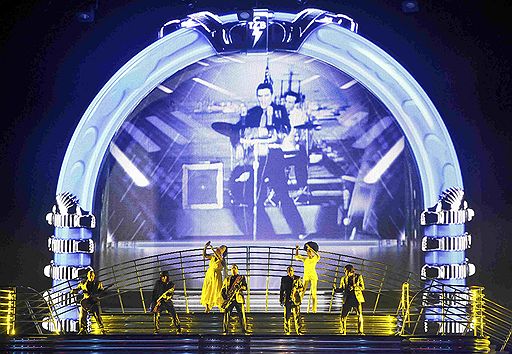 15.12.2009 В Лас-Вегасе в Aria Resort &amp; Casino прошла репетиция нового шоу канадской труппы Cirque du Soleil &quot;Viva Elvis&quot;. Артисты называют свое представление абстрактным жизнеописанием Элвиса Пресли