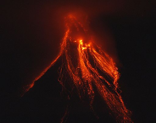 15.12.2009 На Филиппинах началось извержение вулкана Майон. К 16 декабря из близлежащих районов было эвакуировано уже более 50 тыс. человек
