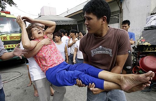 23.12.2009 В Маниле пожар уничтожил сотни домов. Тысячи людей перед Рождеством остались без крова