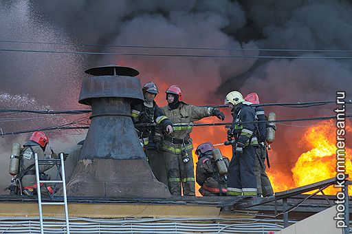 20.05.2010 На Бадаевских складах в Санкт-Петербурге произошел сильный пожар. Огнем были охвачены около 4,5 тыс. кв.м. Дымом заволокло почти всю центральную часть города. По предварительным данным, причиной возгорания стало неосторожное обращение с огнем при сжигании мусора