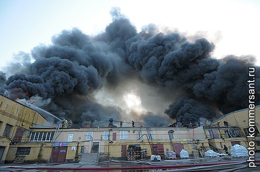 20.05.2010 На Бадаевских складах в Санкт-Петербурге произошел сильный пожар. Огнем были охвачены около 4,5 тыс. кв.м. Дымом заволокло почти всю центральную часть города. По предварительным данным, причиной возгорания стало неосторожное обращение с огнем при сжигании мусора