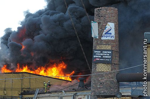 20.05.2010 На Бадаевских складах в Санкт-Петербурге произошел сильный пожар. Огнем были охвачены около 4,5 тыс. кв.м. Дымом заволокло почти всю центральную часть города. По предварительным данным, причиной возгорания стало неосторожное обращение с огнем при сжигании мусора