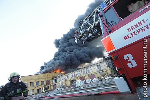 20.05.2010 На Бадаевских складах в Санкт-Петербурге произошел сильный пожар. Огнем были охвачены около 4,5 тыс. кв.м. Дымом заволокло почти всю центральную часть города. По предварительным данным, причиной возгорания стало неосторожное обращение с огнем при сжигании мусора