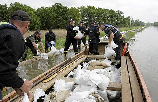 23.05.2010 В результате наводнения в Польше погибли 12 человек, около 3 тыс. жителей затопленных районов эвакуированы