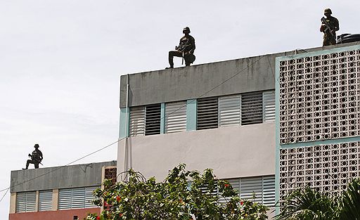 28.05.2010 На Ямайке полиция провела спецоперацию по подавлению сопротивления наркомафии, которая препятствовала захвату и экстрадиции в США ямайского наркобарона Кристофера &quot;Дудуса&quot; Коука. В результате столкновений погибли более 70 человек