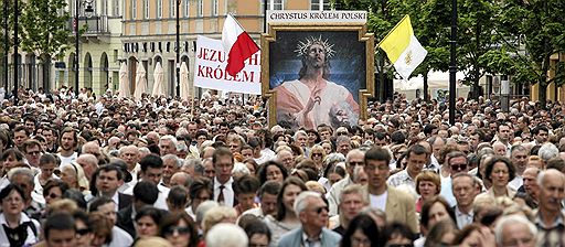 03.06.2010 В разных странах мира католики отметили праздник Корпус Кристи (праздник тела и крови Христовых). В этот день на улицах городов проходят торжественные шествия и обряды. Польша