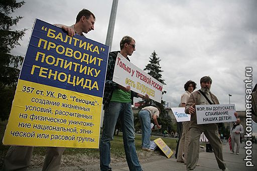 07.07.2010 В Новосибирске перед зданием мэрии прошла акция протеста – пикетчики требуют отменить фестиваль пива, намеченный на 24 июля. Активисты считают, что подобные мероприятия способствуют алкоголизации страны