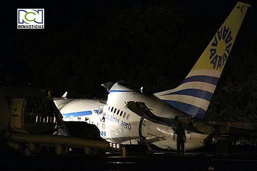 16.08.2010 Самолет Боинг-737-700, выполнявший рейс из Боготы на колумбийский курорт Сан-Андрес, развалился на части за несколько метров до посадочной полосы. Один человек погиб, около 100 получили ранения. По предварительным данным, в самолет ударила молния