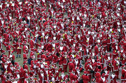 В 2003 году в Тайване по улицам столицы прошли 3618 человек, одетые в костюмы Санта Клауса