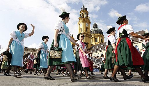 19.09.2010 В Мюнхене открылся юбилейный 200-й фестиваль Октоберфест. Каждый год в баварскую столицу приезжает несколько миллионов человек, чтобы принять участие в различных мероприятиях, приуроченных к празднику пива