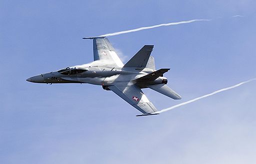 13.10.2010 Над Альпами прошли демонстрационные полеты F18 швейцарских военно-воздушных сил