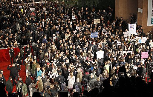 28.10.2010  Сотни режиссеров и актеров вышли на улицы Рима в знак протеста против политики правительства по сокращению расходов на киноискусство
