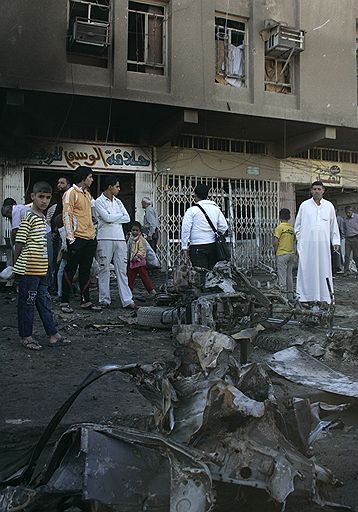 03.11.2010 В Багдаде сразу в 13 районах города сработали взрывные устройства, заложенные в припаркованные у обочин автомобили. В результате погибло более 70 человек, еще несколько сотен были ранены